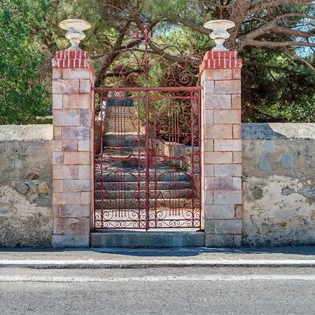 Mansion Elina-parakopi-syros فيلة